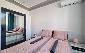Luxury Two Bedroom Crown Apartament
